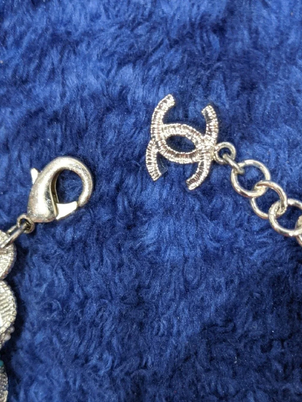 Modern Lux Fashion Silver Chain Bracelet with Turquoise Accents